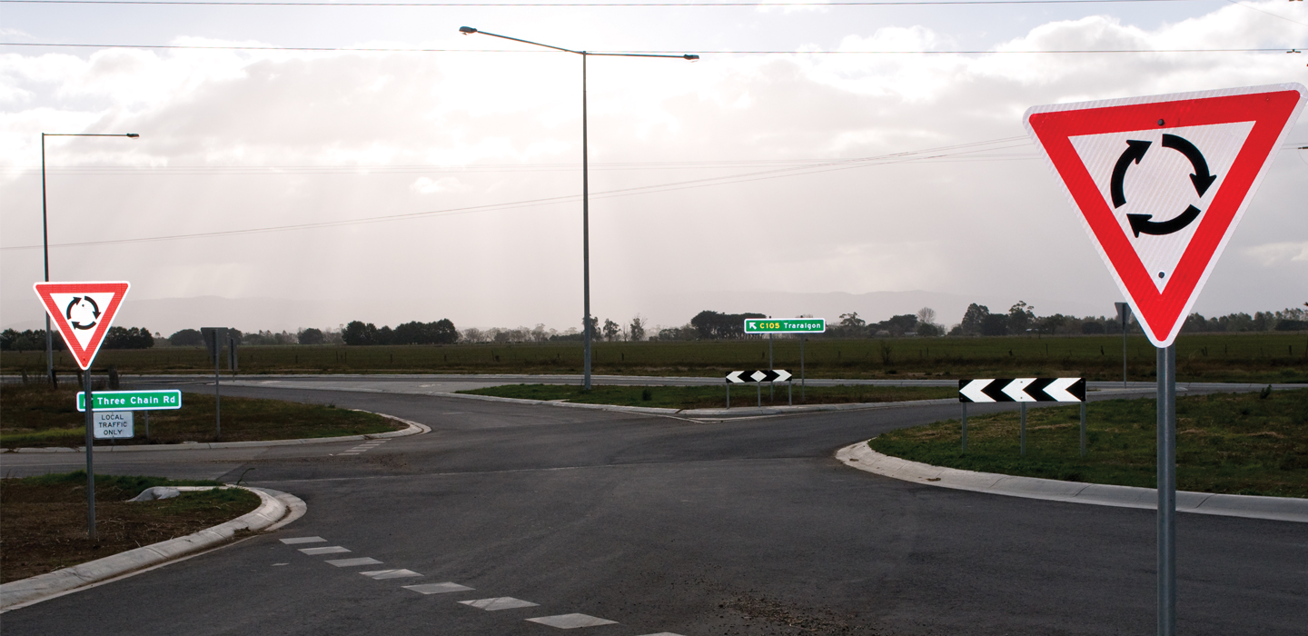 A roundabout sign at an empty roundabout